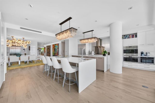 280 GOLDEN GATE POINT 300, Sarasota, FL 34236
