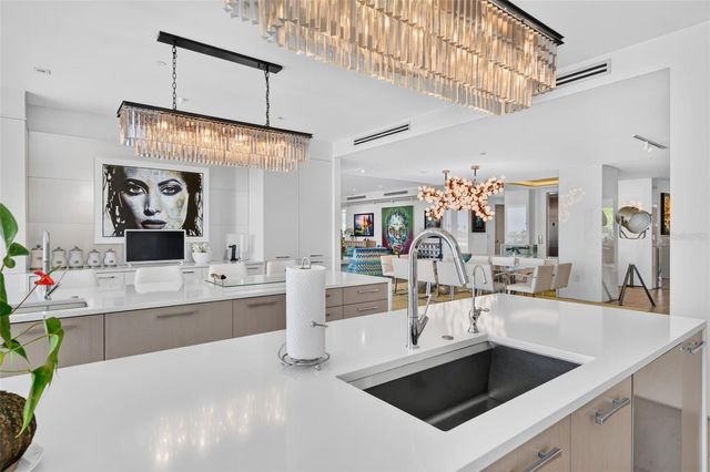 280 GOLDEN GATE POINT 300, Sarasota, FL 34236