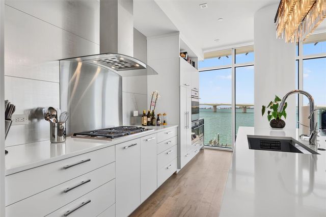 280 GOLDEN GATE POINT 300, Sarasota, FL 34236