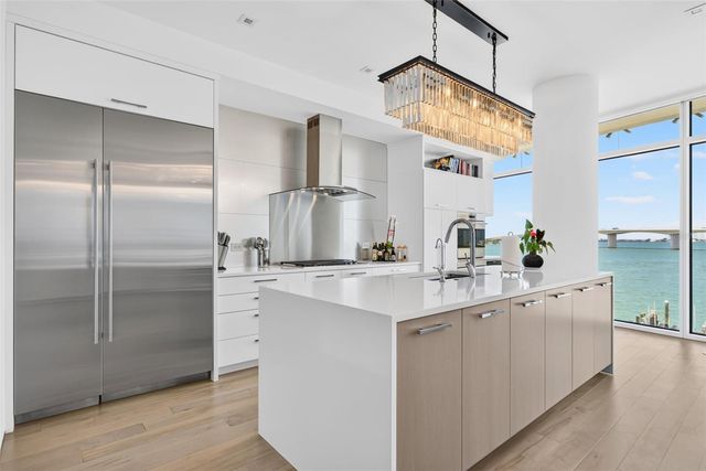 280 GOLDEN GATE POINT 300, Sarasota, FL 34236