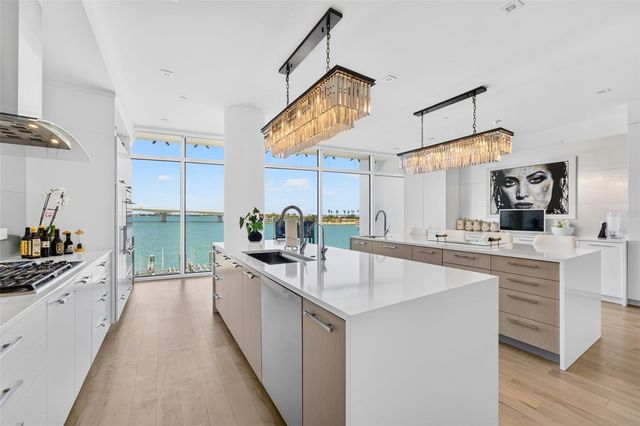 280 GOLDEN GATE POINT 300, Sarasota, FL 34236
