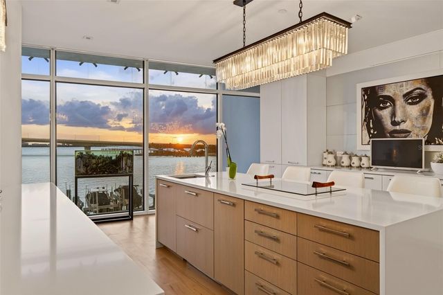 280 GOLDEN GATE POINT 300, Sarasota, FL 34236