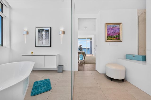 280 GOLDEN GATE POINT 300, Sarasota, FL 34236