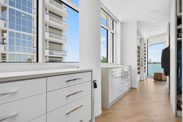 280 GOLDEN GATE POINT 300, Sarasota, FL 34236