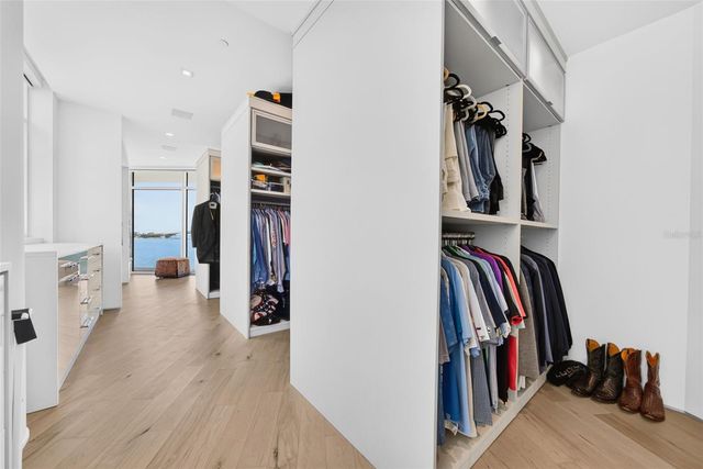 280 GOLDEN GATE POINT 300, Sarasota, FL 34236