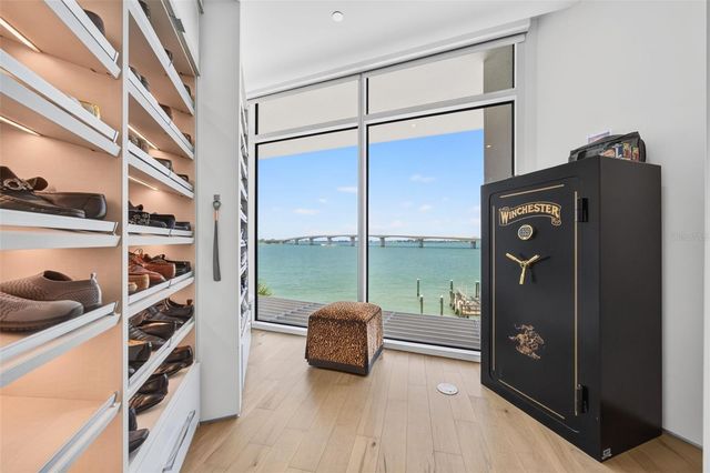 280 GOLDEN GATE POINT 300, Sarasota, FL 34236