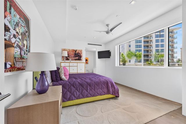 280 GOLDEN GATE POINT 300, Sarasota, FL 34236