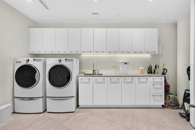 280 GOLDEN GATE POINT 300, Sarasota, FL 34236