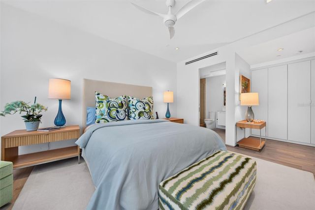 280 GOLDEN GATE POINT 300, Sarasota, FL 34236