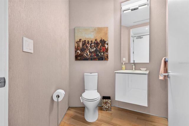 280 GOLDEN GATE POINT 300, Sarasota, FL 34236