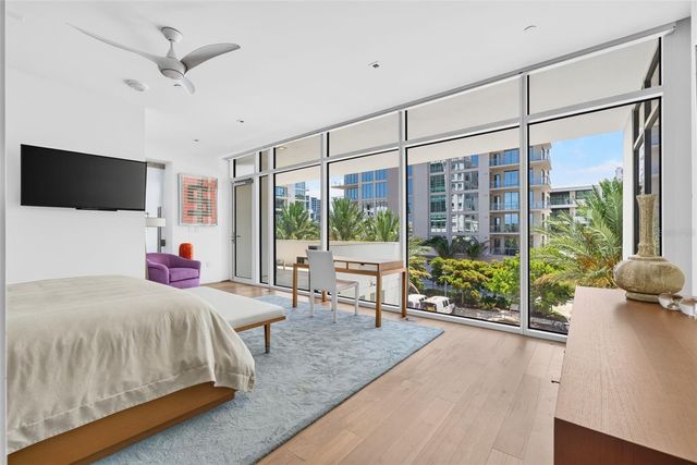 280 GOLDEN GATE POINT 300, Sarasota, FL 34236