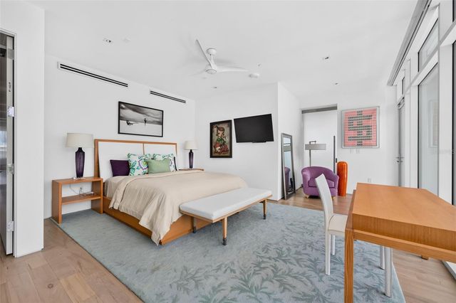 280 GOLDEN GATE POINT 300, Sarasota, FL 34236