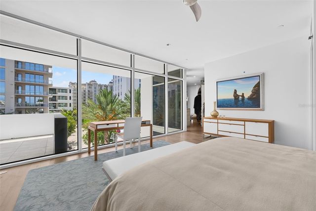280 GOLDEN GATE POINT 300, Sarasota, FL 34236