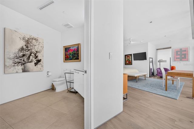 280 GOLDEN GATE POINT 300, Sarasota, FL 34236