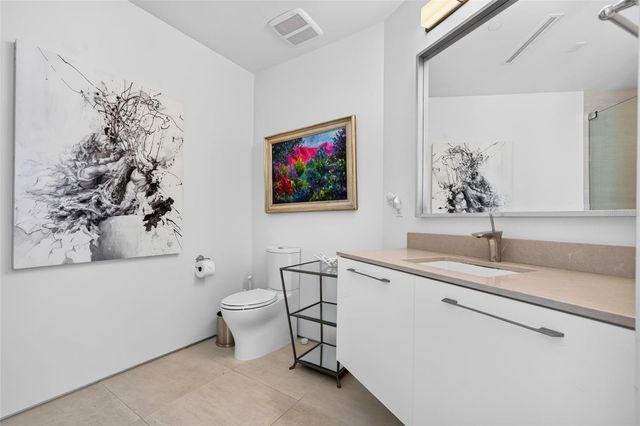 280 GOLDEN GATE POINT 300, Sarasota, FL 34236