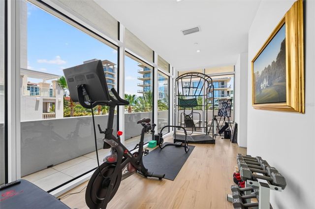 280 GOLDEN GATE POINT 300, Sarasota, FL 34236