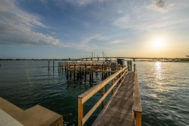 280 GOLDEN GATE POINT 300, Sarasota, FL 34236
