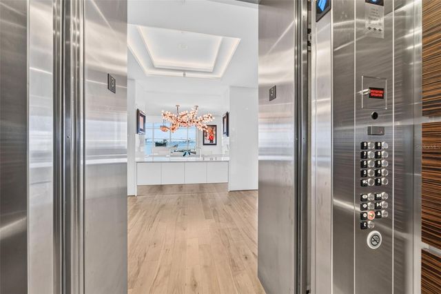 280 GOLDEN GATE POINT 300, Sarasota, FL 34236
