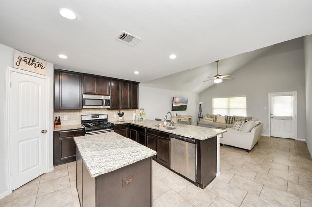 8126 Carillon Way, Rosharon, TX 77583