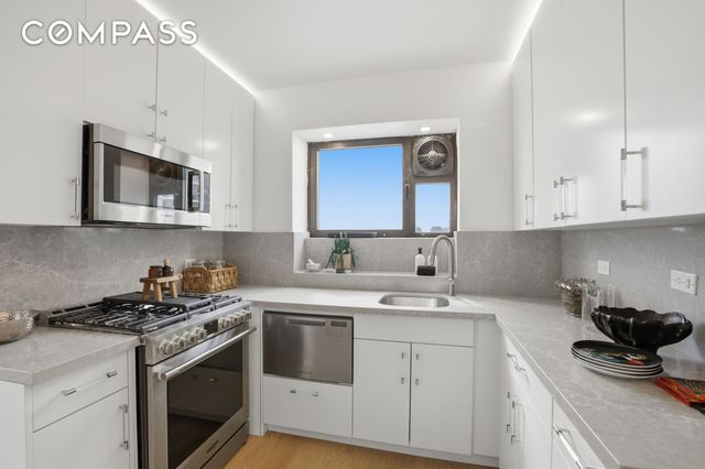 45 Sutton Pl S Apt 12L, New York City, NY 10022