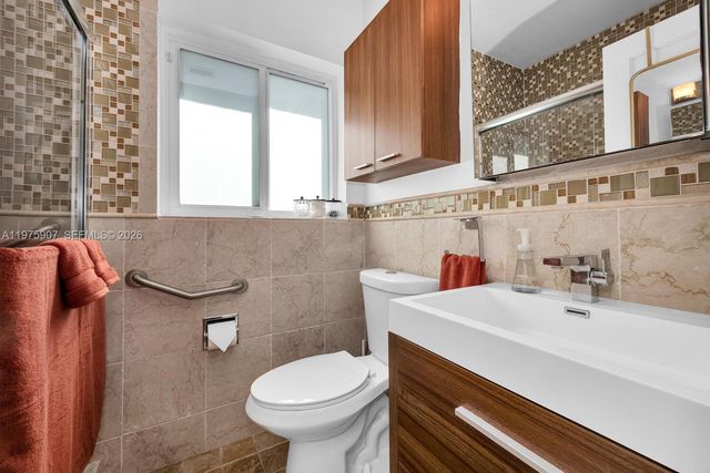 1005 Columbus Blvd, Coral Gables, FL 33134