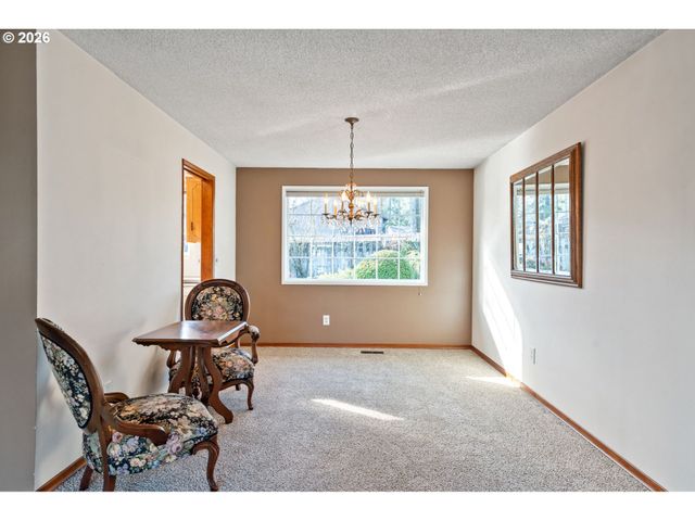 16615 CHURCHILL Dr, Gladstone, OR 97027