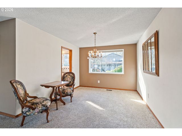 16615 CHURCHILL Dr, Gladstone, OR 97027