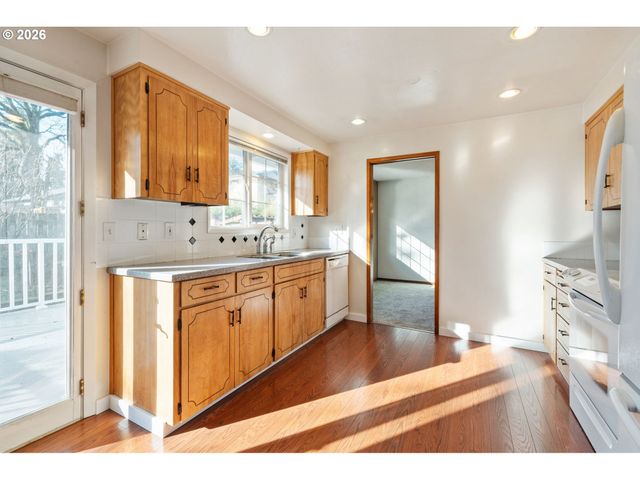 16615 CHURCHILL Dr, Gladstone, OR 97027