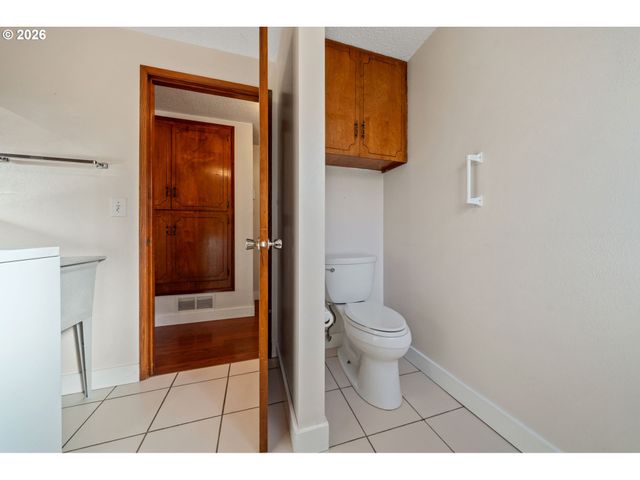 16615 CHURCHILL Dr, Gladstone, OR 97027