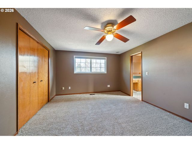 16615 CHURCHILL Dr, Gladstone, OR 97027