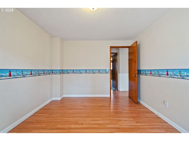 16615 CHURCHILL Dr, Gladstone, OR 97027