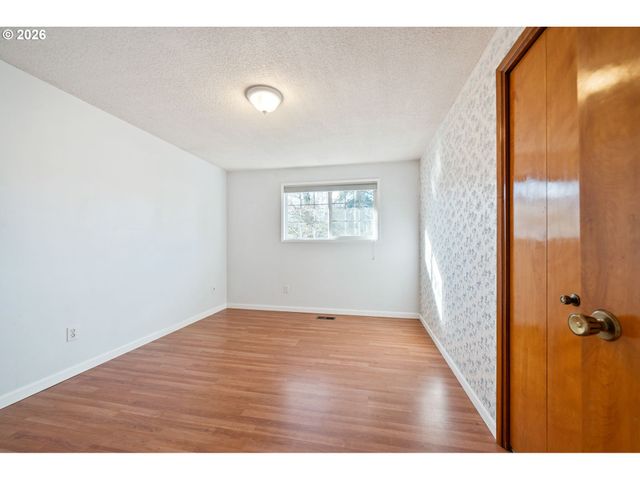 16615 CHURCHILL Dr, Gladstone, OR 97027