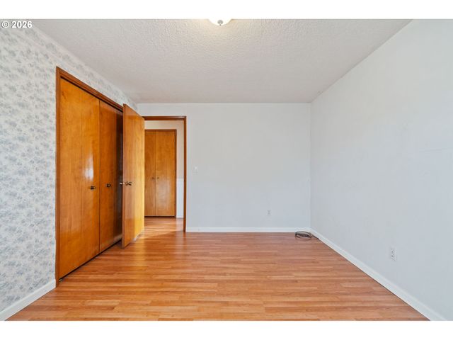 16615 CHURCHILL Dr, Gladstone, OR 97027