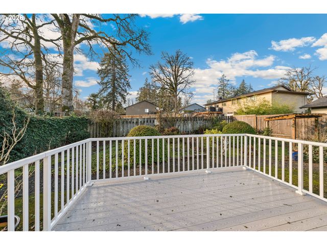 16615 CHURCHILL Dr, Gladstone, OR 97027