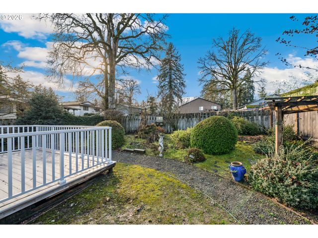 16615 CHURCHILL Dr, Gladstone, OR 97027