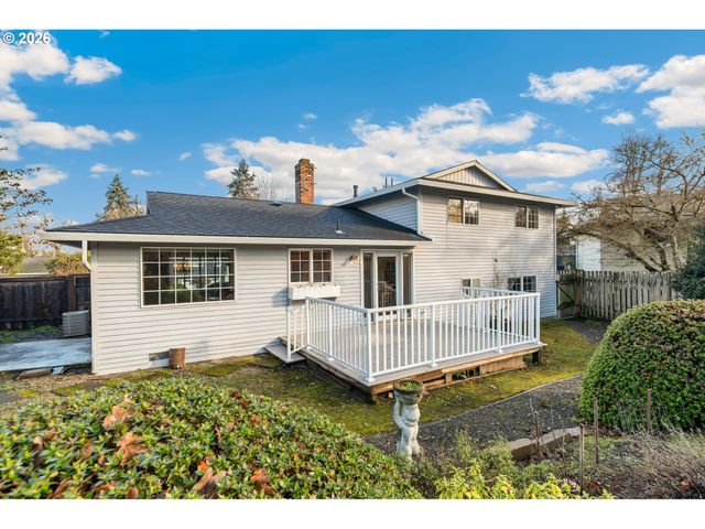 16615 CHURCHILL Dr, Gladstone, OR 97027