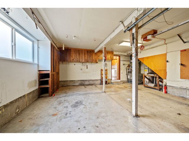 16615 CHURCHILL Dr, Gladstone, OR 97027