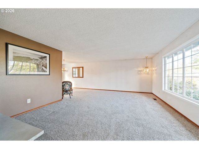 16615 CHURCHILL Dr, Gladstone, OR 97027