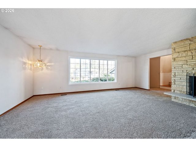 16615 CHURCHILL Dr, Gladstone, OR 97027