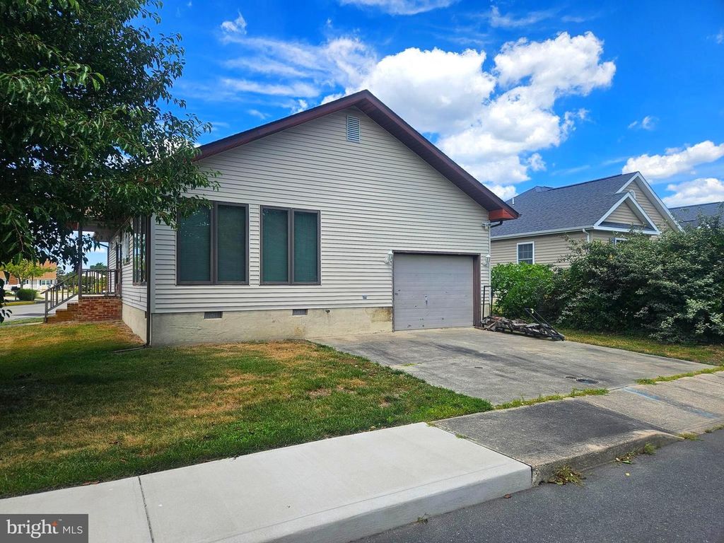 400 136TH ST, Ocean City, MD 21842