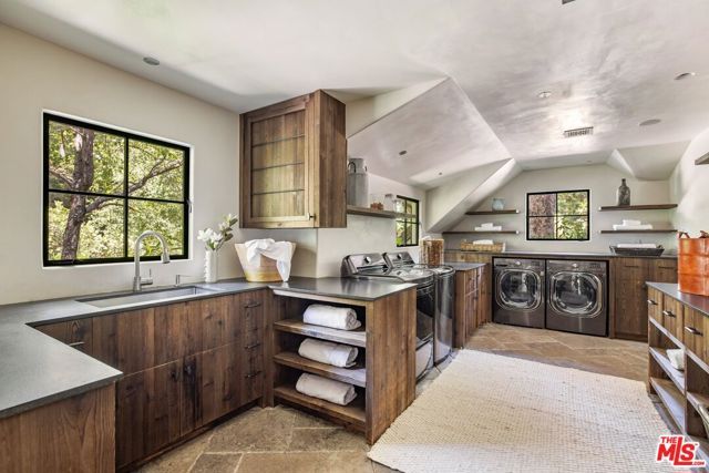 3099 Mandeville Canyon Road, Los Angeles, CA 90049