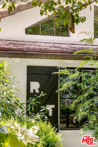 3099 Mandeville Canyon Road, Los Angeles, CA 90049