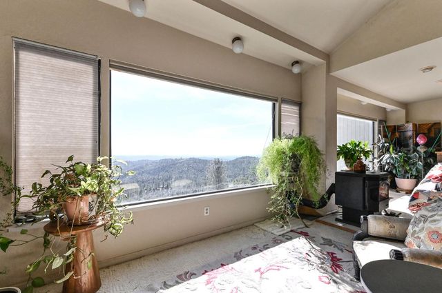 1218 Laurel Ln, Murphys, CA 95247