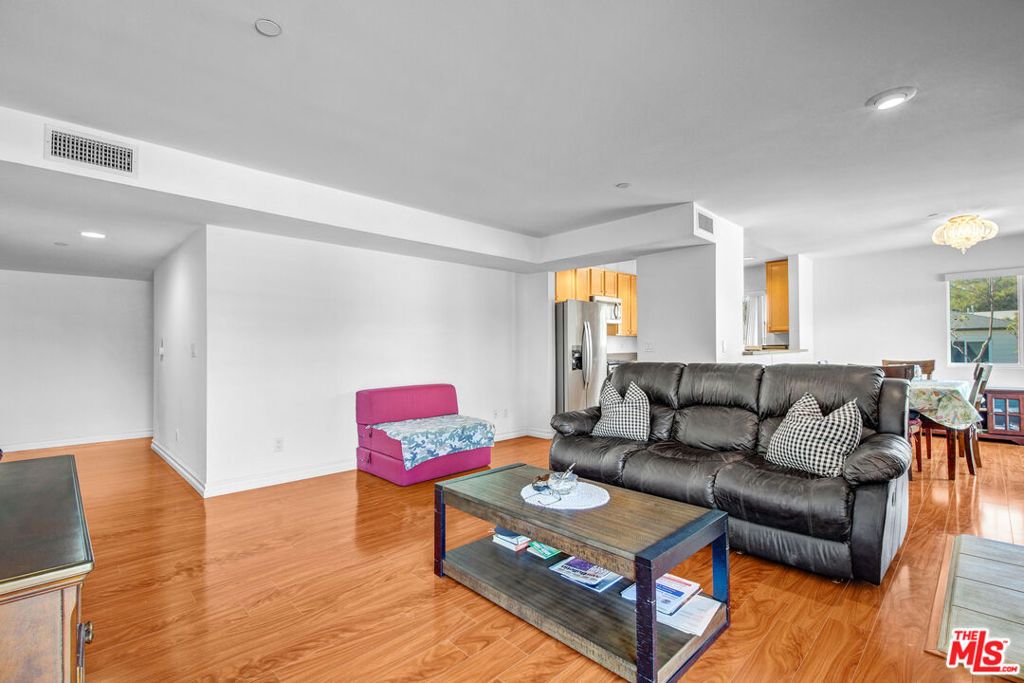 5764 San Vicente Boulevard 201, Los Angeles, CA 90019 — photo 4