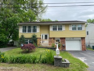 198 Hillcrest Avenue, Schenectady, NY 12304