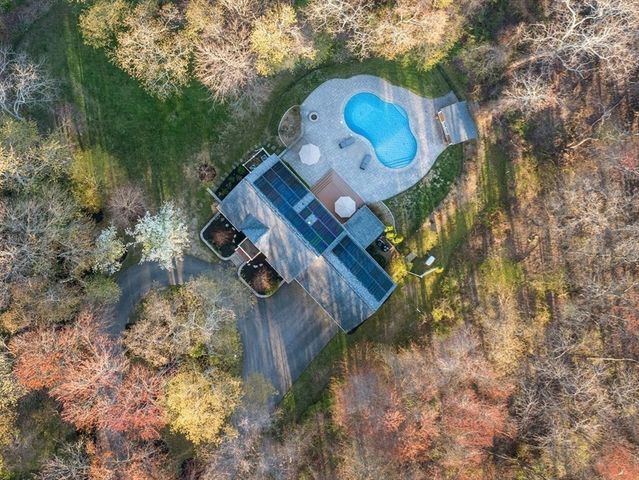 19 Crane Neck St, West Newbury, MA 01985