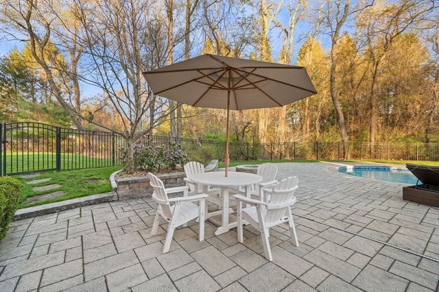 19 Crane Neck St, West Newbury, MA 01985
