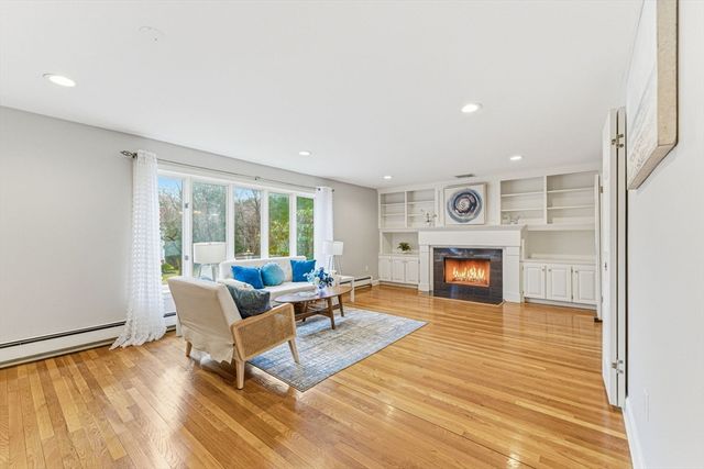 5 Hillcrest Road, Bedford, MA 01730