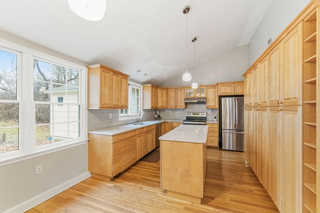 5 Hillcrest Road, Bedford, MA 01730