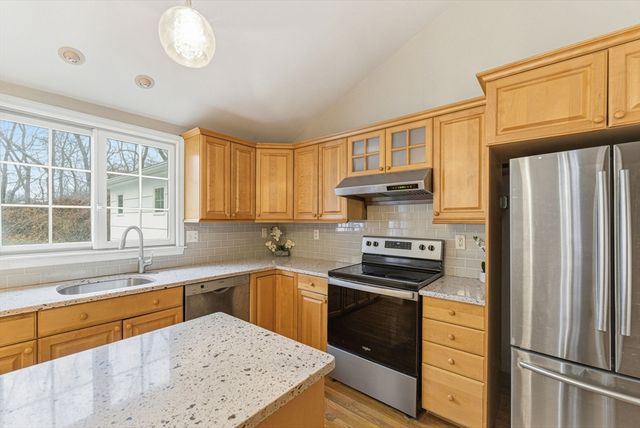 5 Hillcrest Road, Bedford, MA 01730
